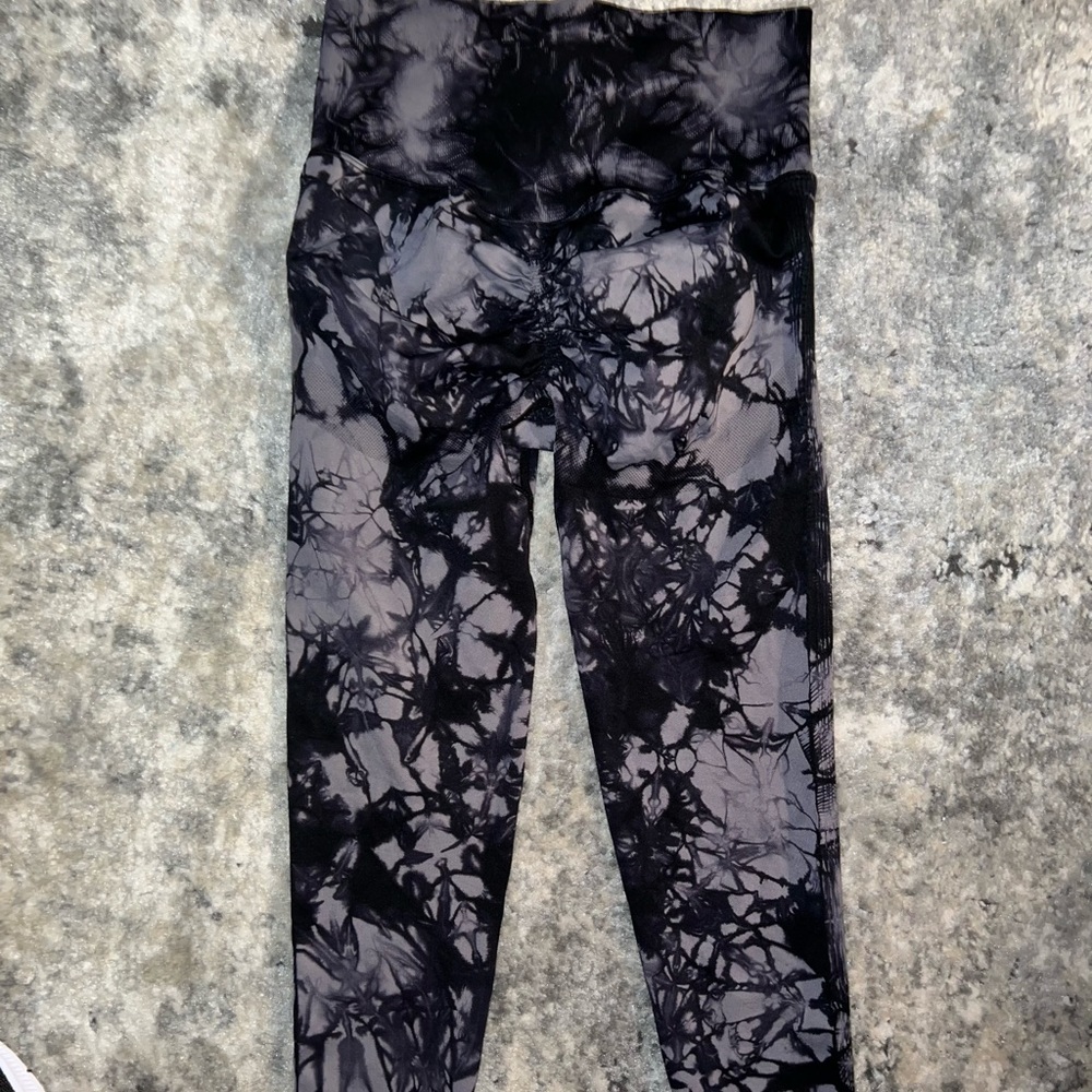 Black and gray tie dye butt scrunch leggings from Amazon